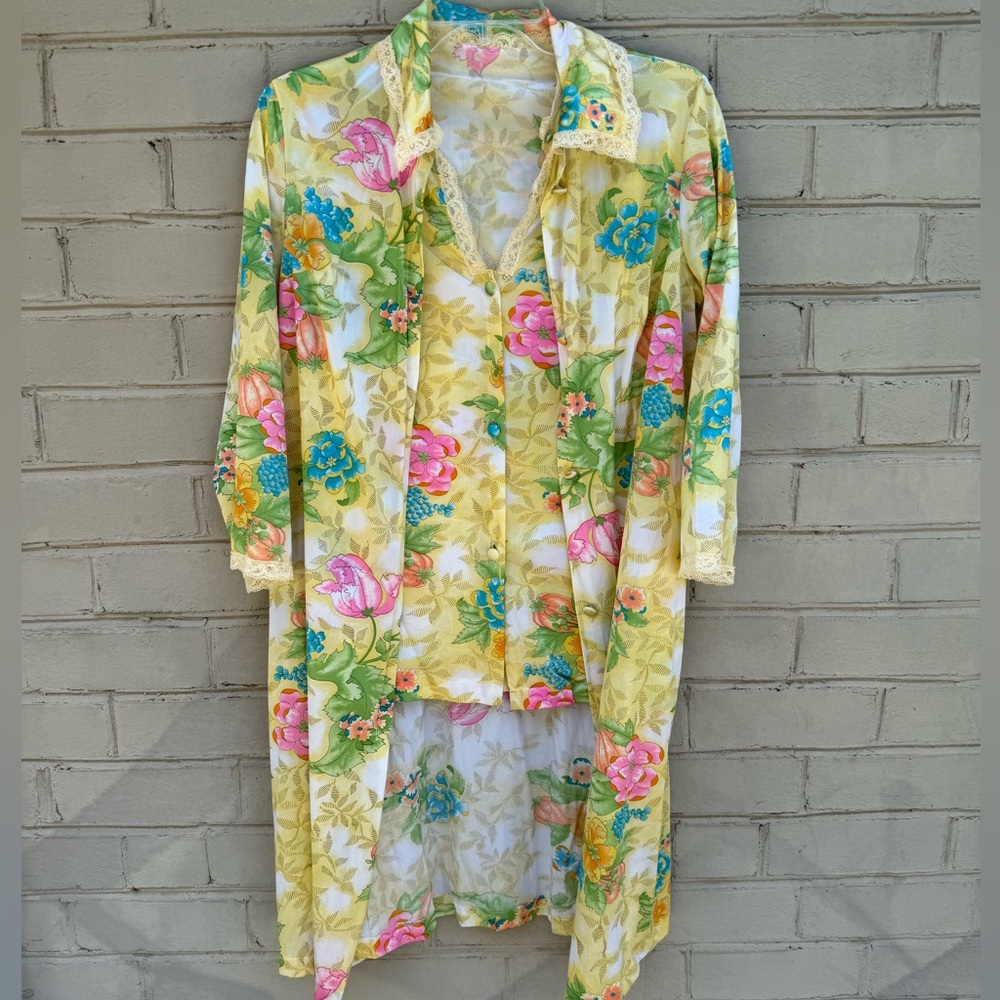 Vintage EUC Vanity Fair Size 32 Floral Satin Lace Trim Top & Robe